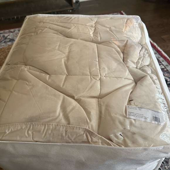 The Company Store All Seasons Wool Comforter - Natural King NWT - Picture 6 of 7